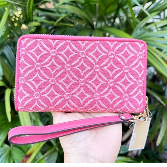 Michael Kors wallet wristlet - Picture 2 of 4